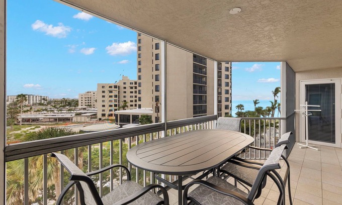 South Island Condo | Gullwing 401 | Balcony Dining, Bar, Resort Pool + Beach Access