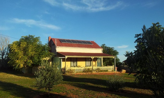 Broken Hill House | Gum Paddock Country Cottage