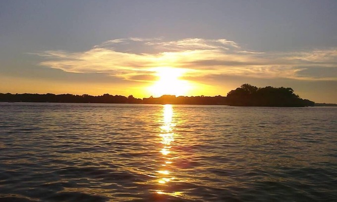 Shelbyville Cottage | Gun Lake Cottage shared lake frontage, 7 Miles to Casino, Volleyball Playgrounds