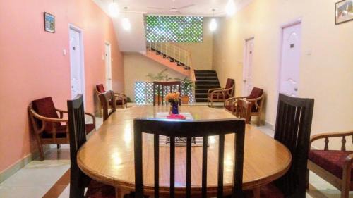 Hyderabad House | Gunrock Manor