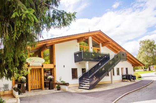 Neukirchen vorm Wald Hotel | Gutshotel Feuerschwendt - Urlaub mit Hund