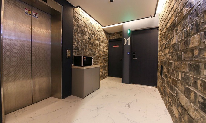 Chunghung Hotel | Gwangju Sinan Yeogiseo Jaja