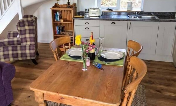 Welsh Frankton Cottage | Gwdihw