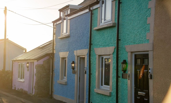 Brynsiencyn Cottage | Gwens House - sleeps 4 guests in 2 bedrooms