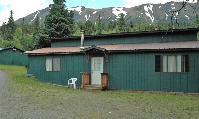 Kenai Peninsula Cabin | Gwin's Lodge Lower Alder Cottage #15