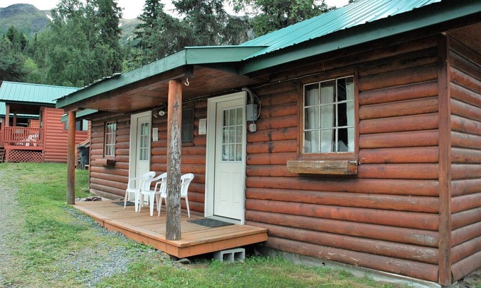 Cooper Landing Cabin | Gwin's Lodge Willow Cabin #5