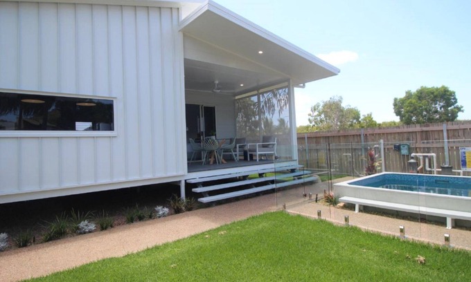 Horseshoe Bay House | Gwindalan, Exclusive one bedroom home
