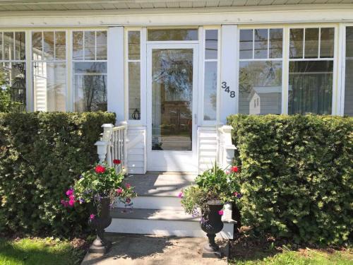 Wellington House | Gwyn Haven - Spacious Charming Century Home in Wellington