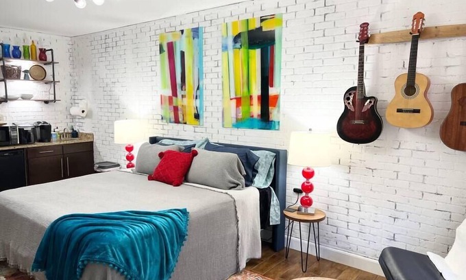 Eureka Springs Historic District Apartment | Gypsy Blue - Free Parking/Walk Downtown