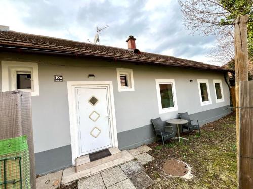 Bruck an der Mur House | Häuschen für Monteure, Autobahn