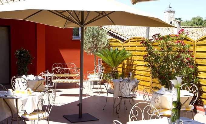 Mouans-Sartoux Hotel | Hôtel CasaBella