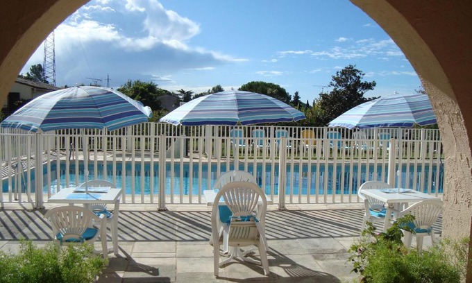 Peymeinade Hotel | Hôtel de la Poste Piscine
