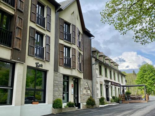 Saint-Jacques-des-Blats Hotel | Hôtel des Chazes