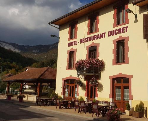 Champfromier Hotel | Hôtel Ducret