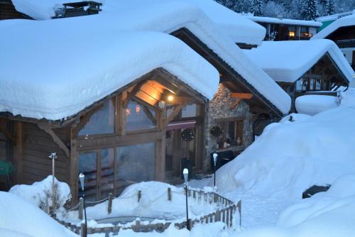Les Prodains Hotel | Hôtel et Chalet Au Coin Du Feu Chilly Powder