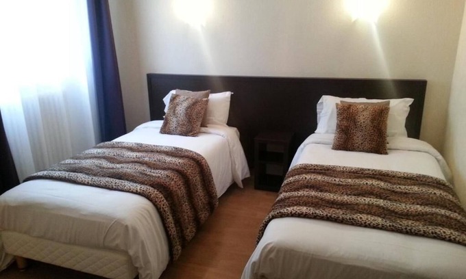 Alencon Hotel | Hôtel Le Chapeau Rouge
