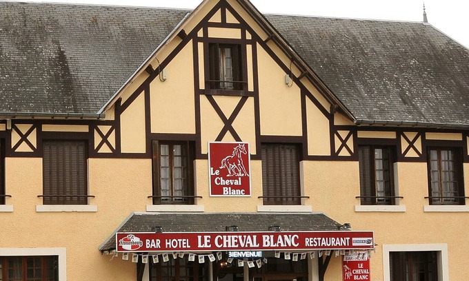 Saint-Just Hotel | Hôtel Le Cheval Blanc