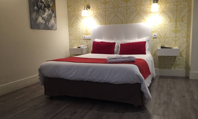 Puteaux Hotel | Hôtel le Dauphin