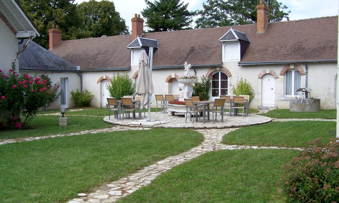 Saint-Laurent-Nouan Hotel | Hôtel Le Verger