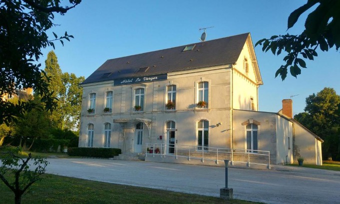 Saint-Laurent-Nouan Hotel | Hôtel Le Verger