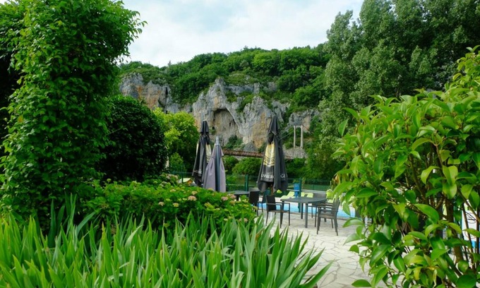 Bouzies Hotel | Hôtel Les Falaises