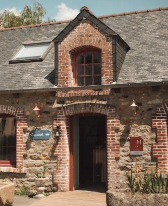Ploufragan Hotel | Hôtel Les Voisins Beaucemaine