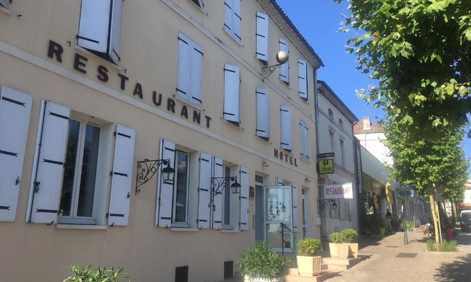 Barbezieux-Saint-Hilaire Hotel | Hôtel Restaurant La Boule d'Or