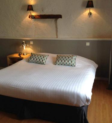 Saint-Jean-d'Angely Hotel | Hôtel Restaurant de la Place