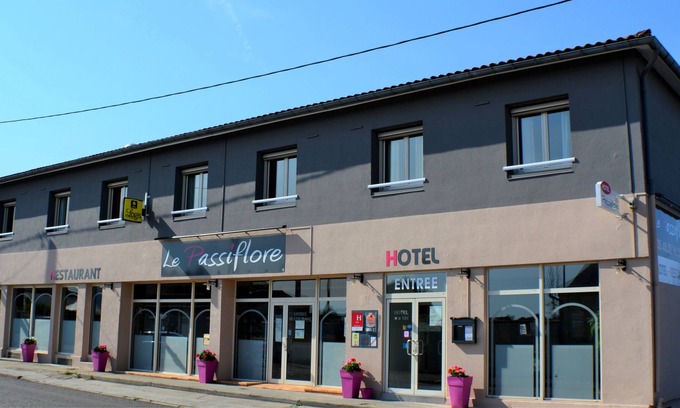 Chateaubernard Hotel | Hôtel Restaurant le Passiflore