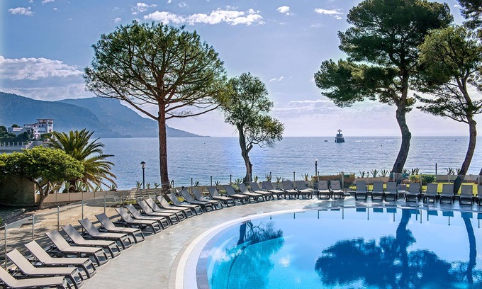 Saint-Jean-Cap-Ferrat Hotel | Hôtel Vacances Bleues Delcloy