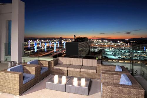 Los Angeles Hotel | H Hotel Los Angeles, Curio Collection By Hilton