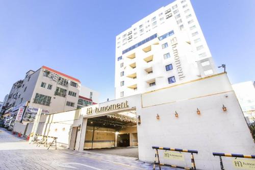 Saha Hotel | H Moment Hotel