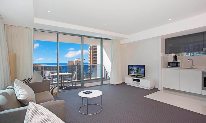 Surfers Paradise Apartment | H Residences Level 10, Ocean, Free Wi-Fi, Parking, Foxtel