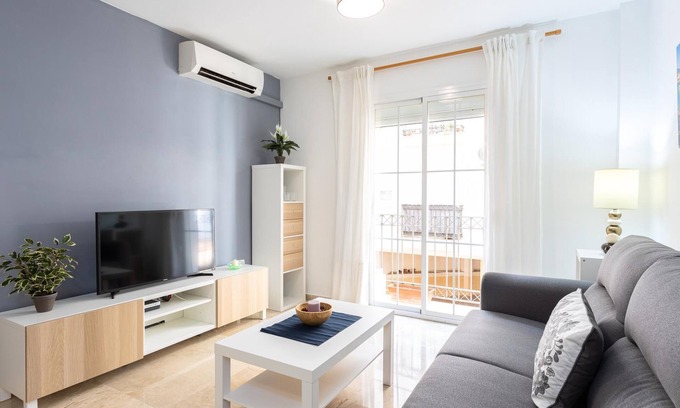 Capuchinos Apartment | H2M Capuchinos French Balcon,parking,WiFi,Aircon