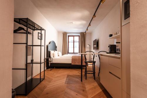 Innsbruck City Centre Apartment | H5 Grauer Bär Studios & More