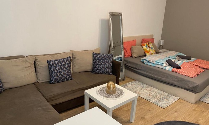 Castle Hill Apartment | Habibi Apartman