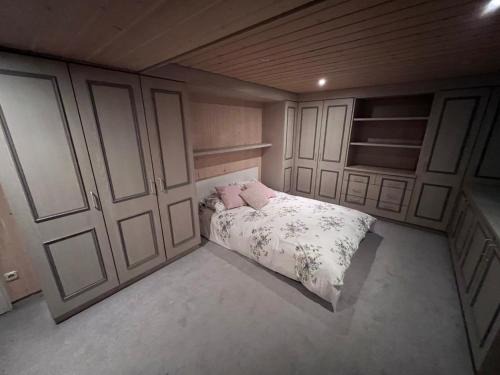 Waldtrudering House | Habitación de Ana