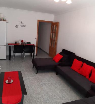 Nou Moles House | habitación grande en piso compartido con 2 adultos