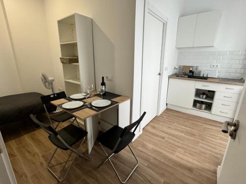 La Malva-rosa House | Habitacion privada con baño privado III