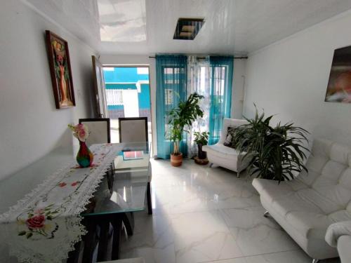 Armenia House | Habitacion privada en casa familiar con bano compartido