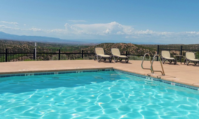 Tesuque Condo | Hacienda Artist Paradise - Luxury Villa with Mountain Views