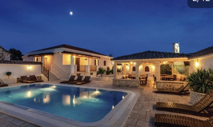 Seget Gornji Villa | HACIENDA MAXIMILIAN 22 person