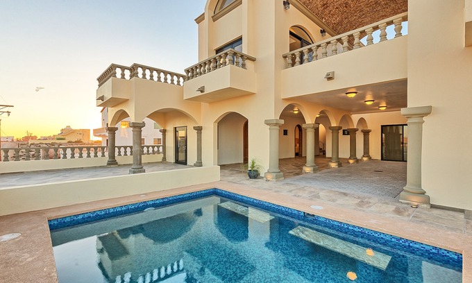 Las Conchas House | Hacienda Solis: Relax in luxury with ocean views from your private pool
