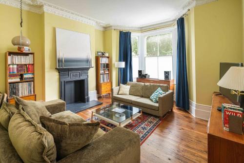Hackney Downs Apartment | Hackney Haven: 5BD Stylish Family Gem