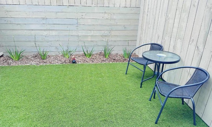 Grey Lynn Apartment | HADLOW 带花园的整套联排别墅