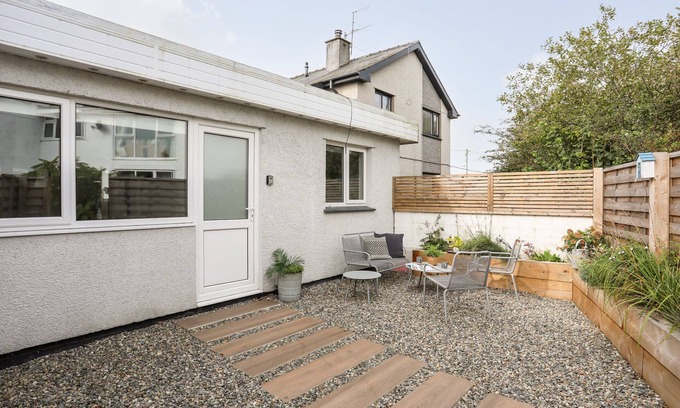 Llanbedrog Cottage | HAFAN BACH, pet friendly, character holiday cottage in Llanbedrog