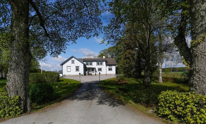 Orebro Bed & Breakfast | Hagbackens Gård Bed & Breakfast