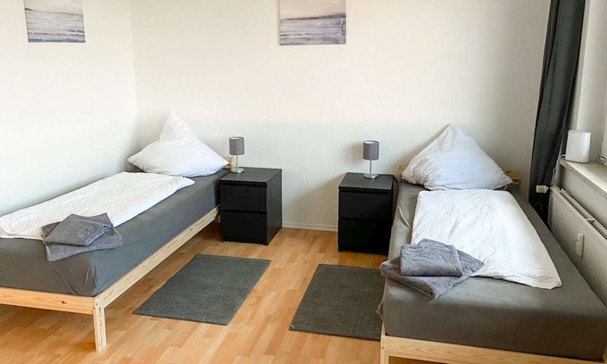 Stadtbezirk West Apartment | HAL13 cozy flat with TV & WLAN in Halle