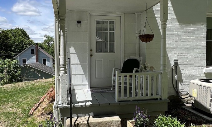 Oneonta House | Halcyon 5 minutes to All Star, Quiet Oneonta setting, near college + restaurants