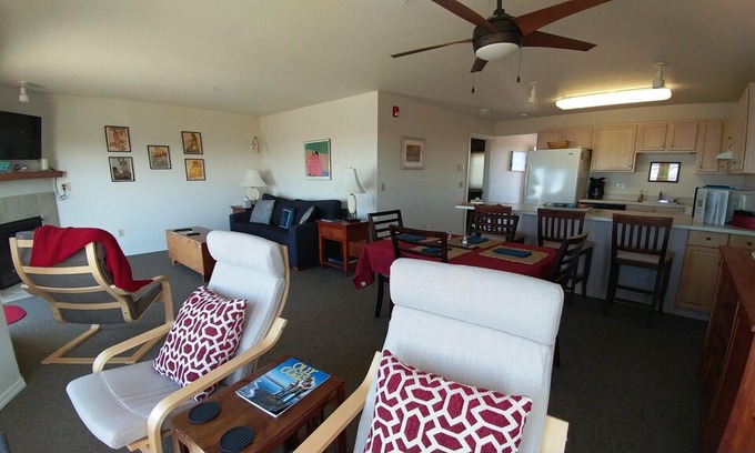 Long Beach Apartment | Hale Kai - Breathtaking ocean view!